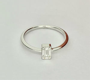 Anello in oro bianco 18k con diamanti naturali
