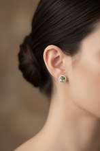 Load image into Gallery viewer, Orecchino con diamanti e Ametista verde
