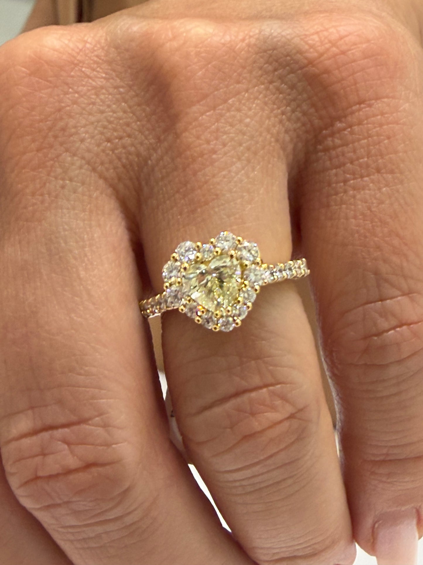 Anello Solitario con diamante Yellow Heart Cut