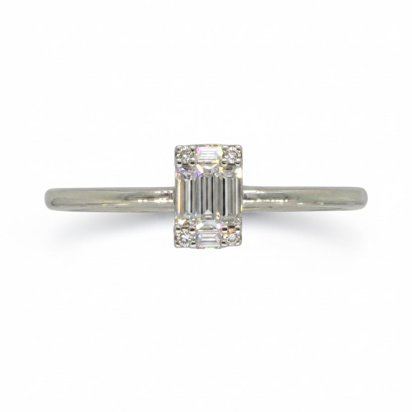 Ring aus 18k Weißgold mit natürlichen Diamanten