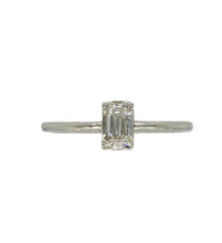 Carica l&#39;immagine nel visualizzatore di Gallery, Anello in oro bianco 18k con diamanti naturali
