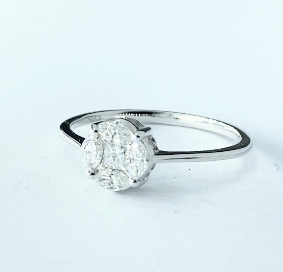 Magic-Ring aus 18 Karat Gold und natürlichen Diamanten