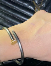 Carica l'immagine nel visualizzatore di Gallery, Bracciale Clavus
