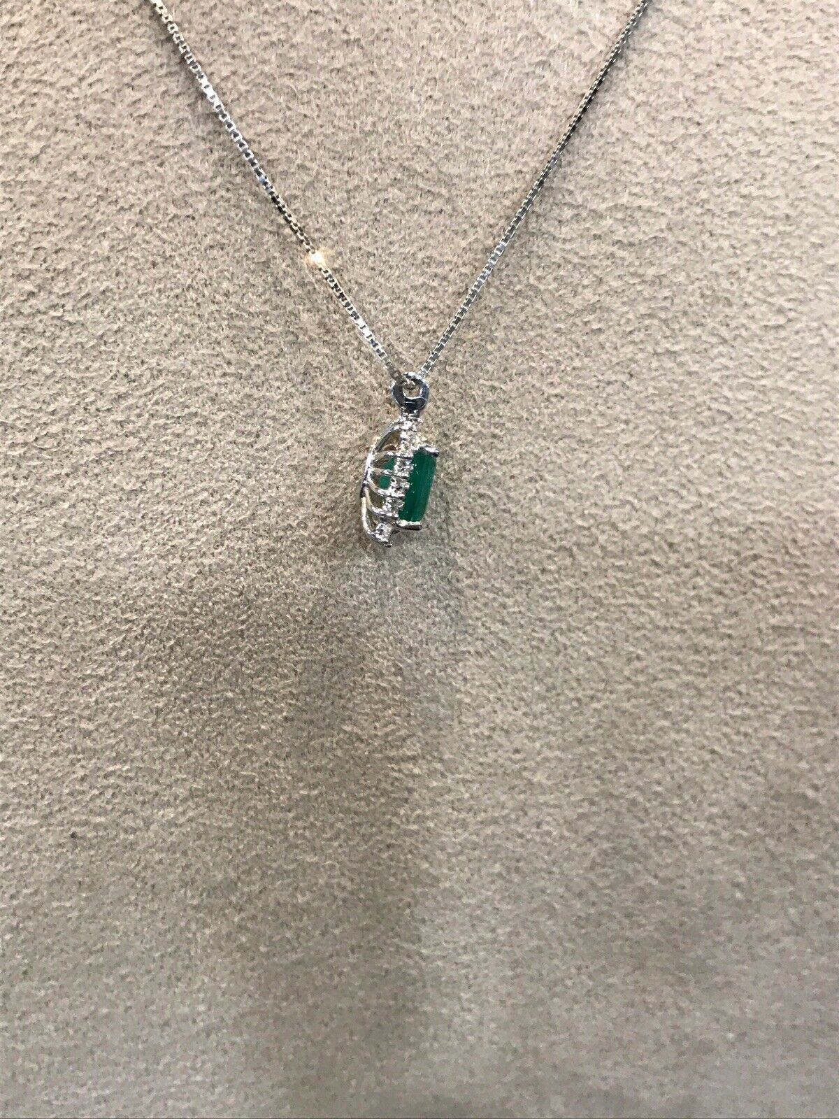 Anhänger 18 Karat Gold mit Smaragd und Diamanten