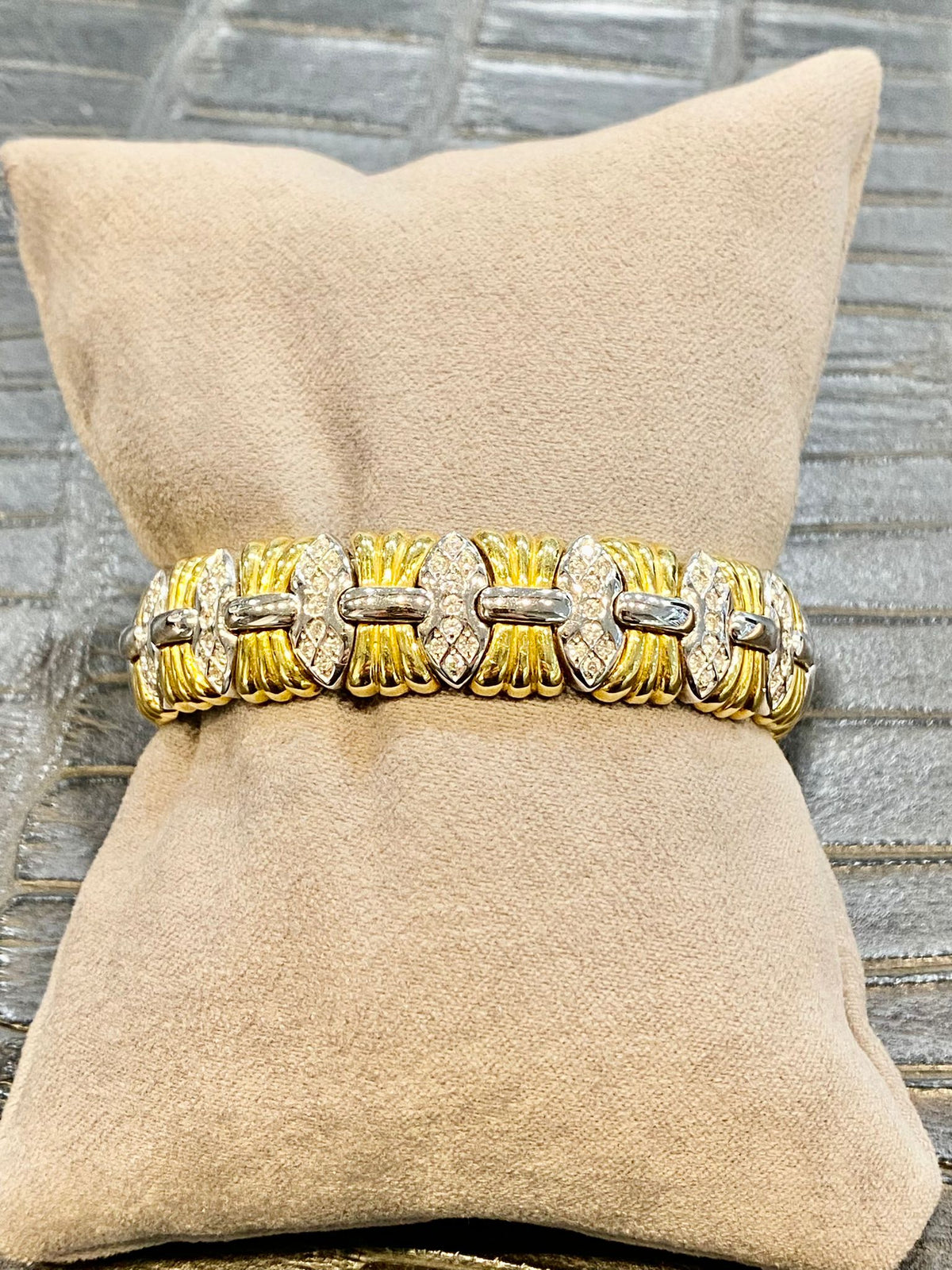 Yellow and white gold bracelet with brilliant-cut diamonds