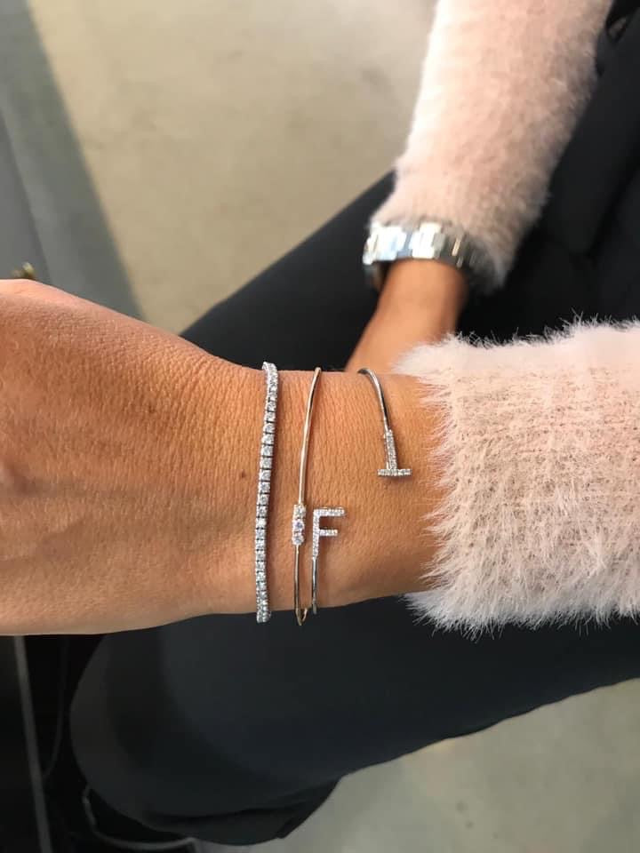 Armband aus Weißgold mit Initialen