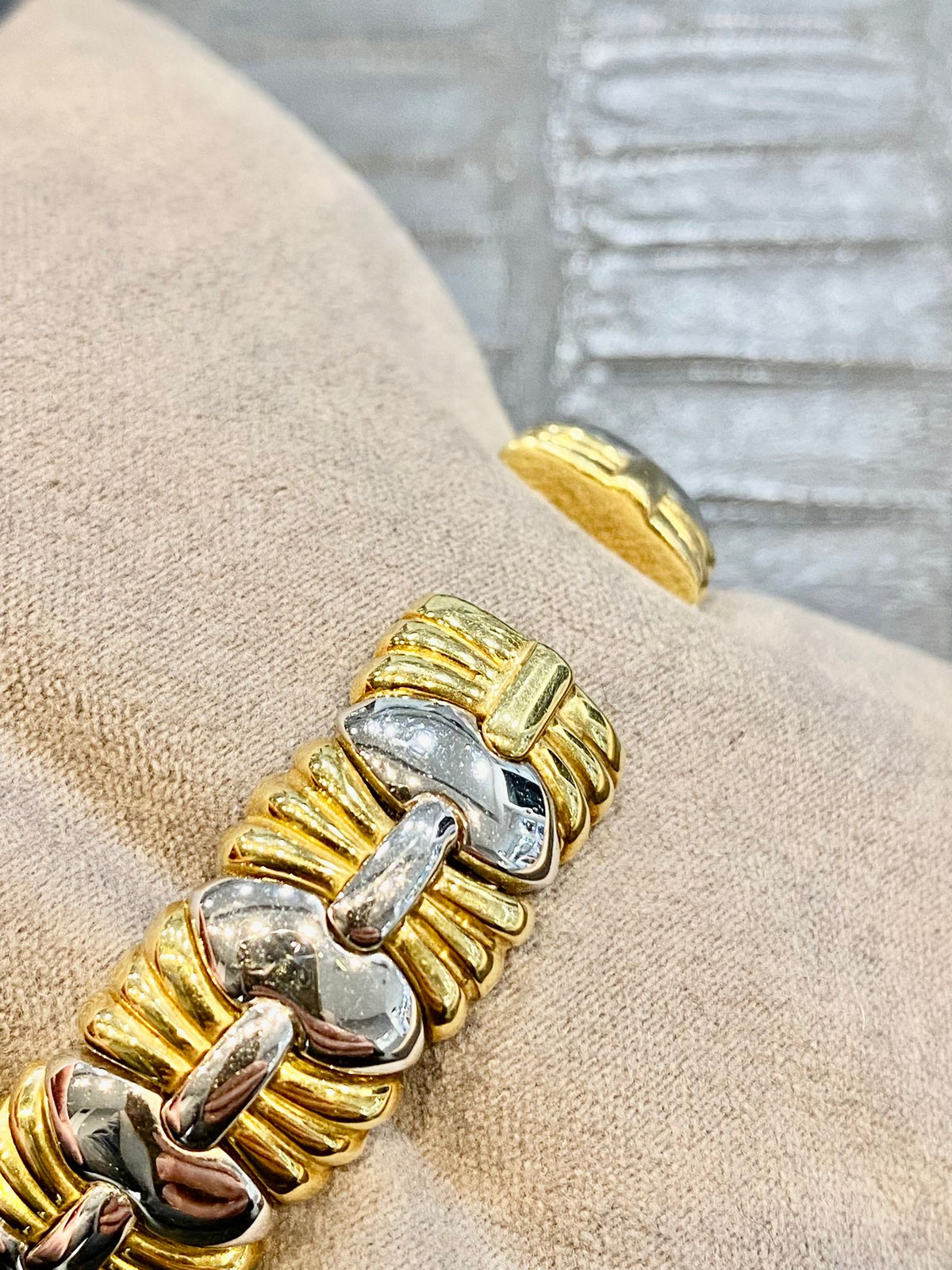 Yellow and white gold bracelet with brilliant-cut diamonds